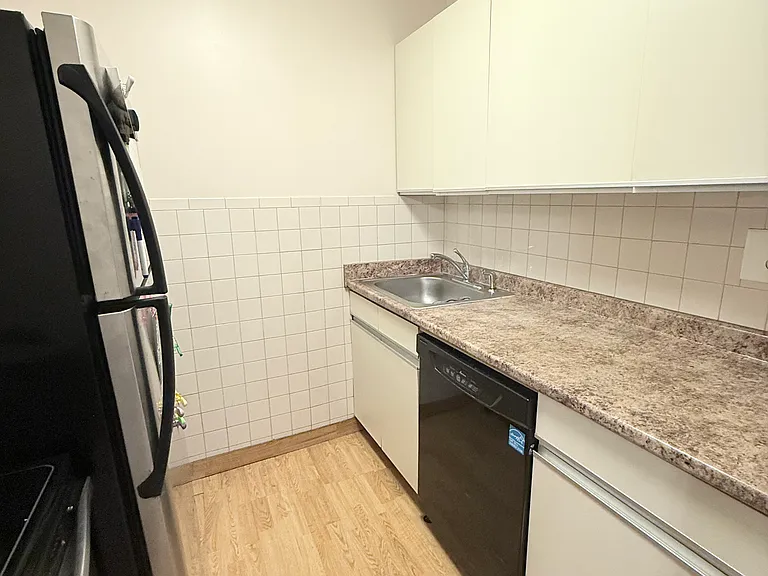 560 Halstead Ave #3J — Photo 7