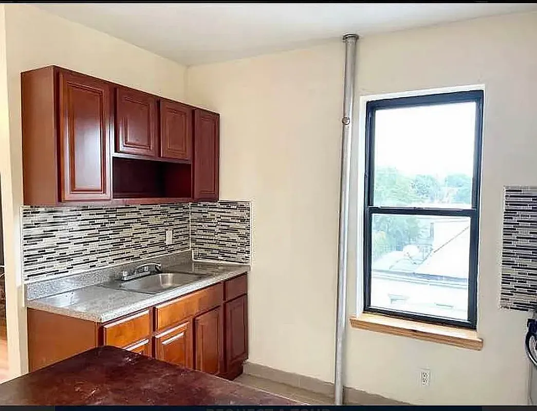 270 East 31st Street 2A