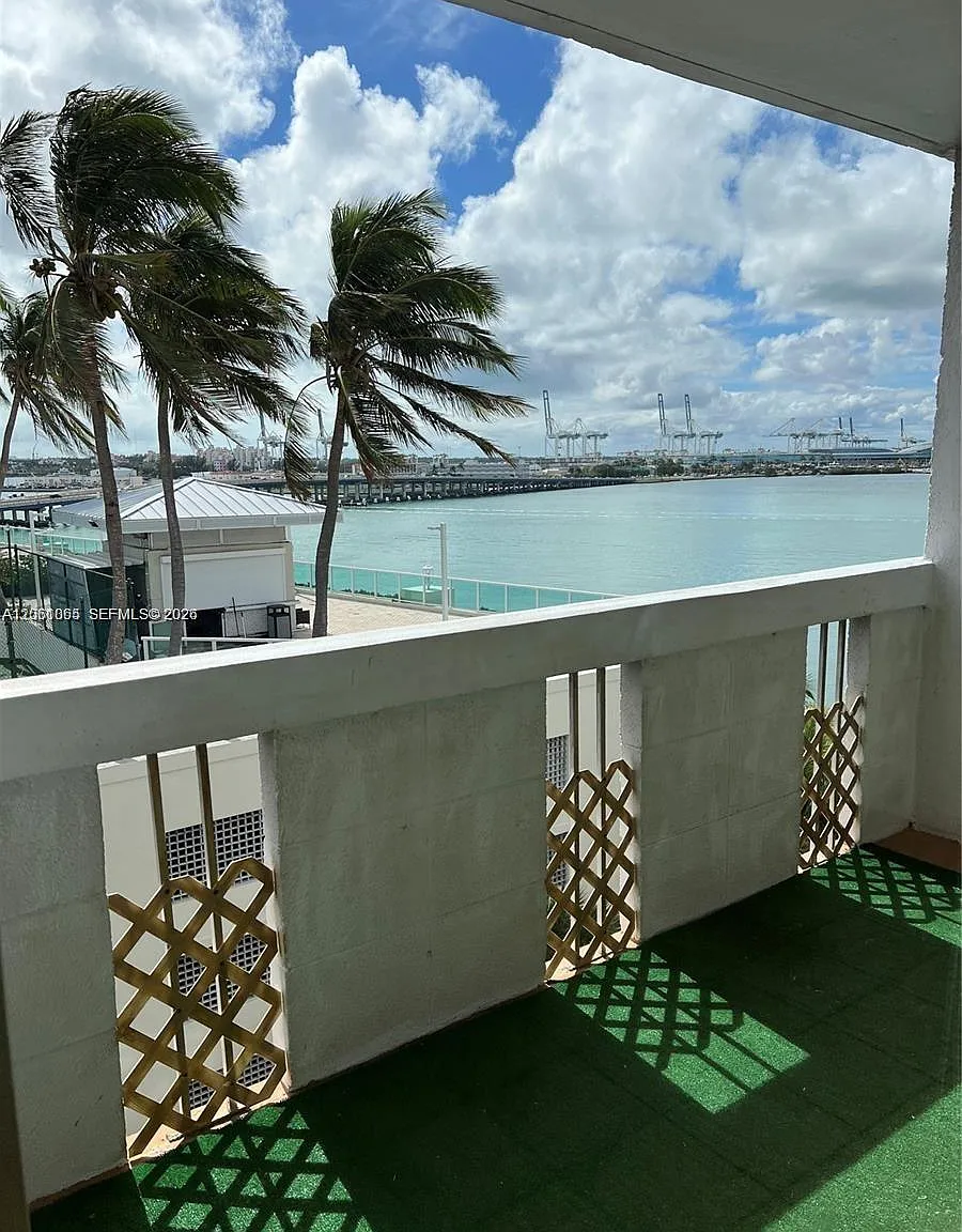 South Bay Club Condo — Photo 2