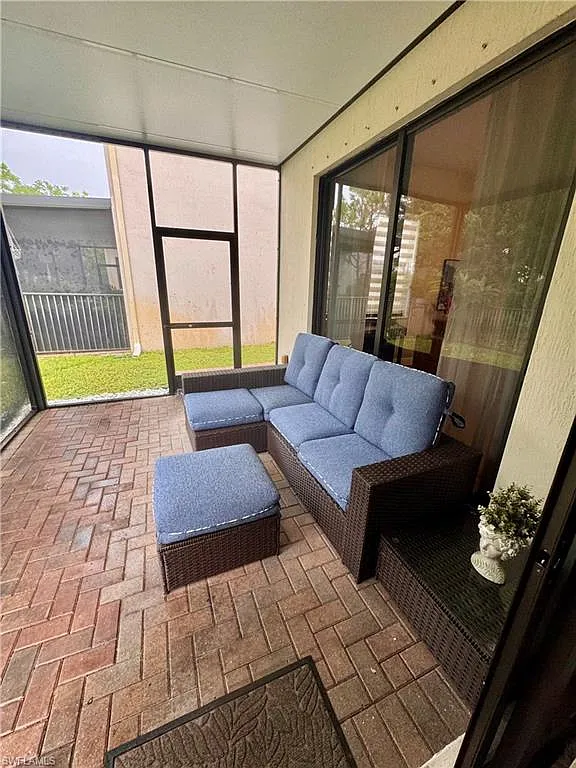 3 bed, 2.5 bath, 1924 sqft, $2,595 — Photo 2