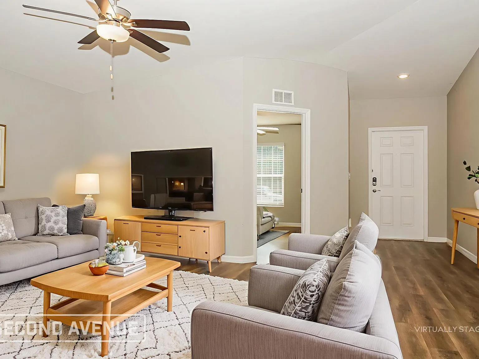 4 bed, 2.0 bath, 1833 sqft, $1,925 — Photo 2