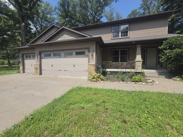 9932 123rd St, Davenport, IA 52804
