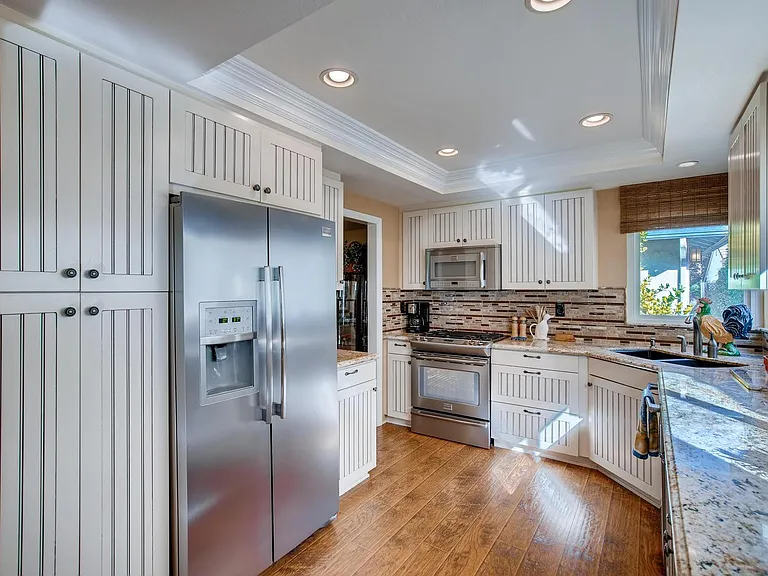 24326 Toledo Ln — Photo 9