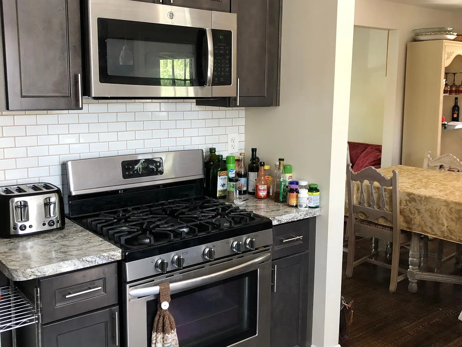 3 bed, 1.5 bath, 1712 sqft, $1,850 — Photo 3