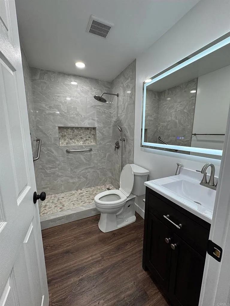 2 bed, 1005 sqft, $3,150 — Photo 4