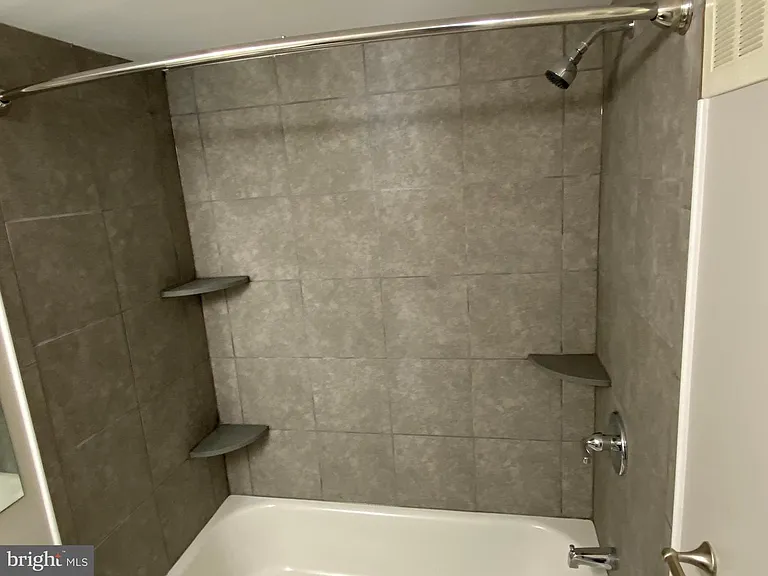 1155 York Rd — Photo 13