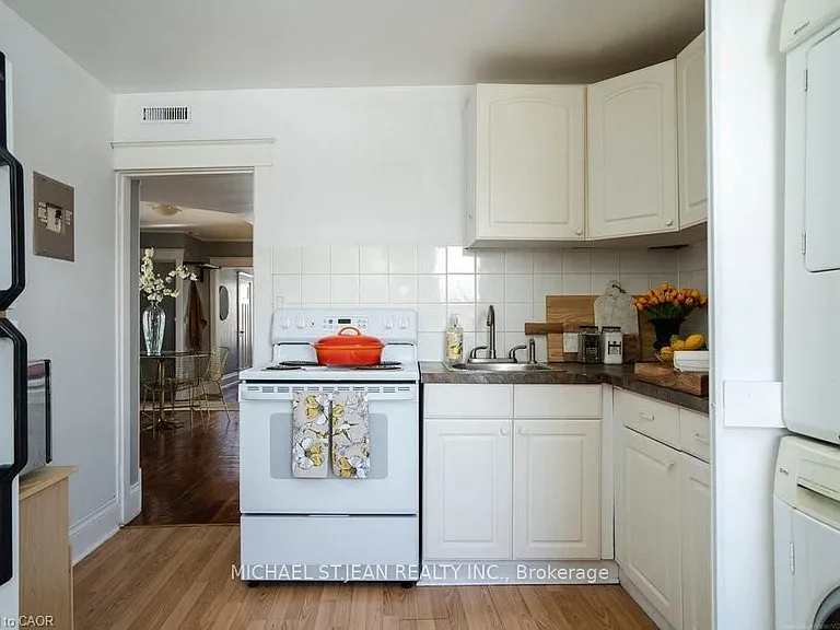 638 Concession St #2 — Photo 14