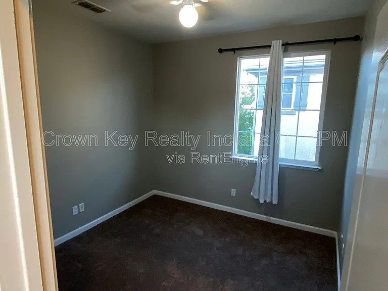 352 Goodall Dr — Photo 22