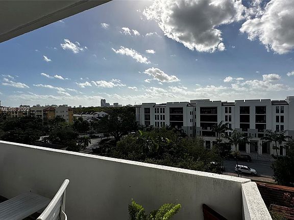4th image of 700 Biltmore Way APT 609