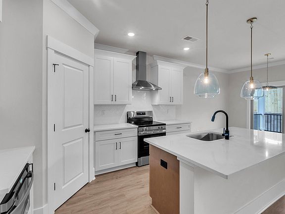 2nd image of 428 Wildflower Rd