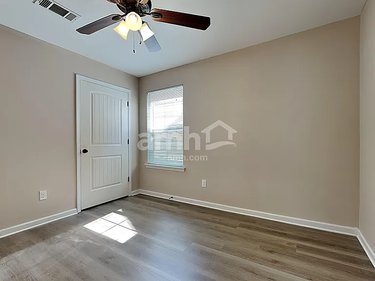 10185 Sorrento Pl — Photo 15
