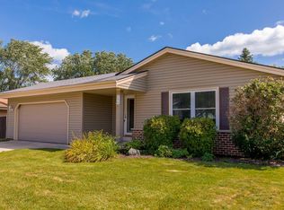 8670 S Riverton Rd, Oak Creek, WI 53154