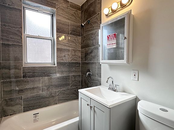 5th image of 160 Vroom St APT 21
