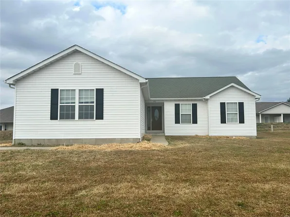 305 Bucking Horse Dr, Farmington, MO 63640
