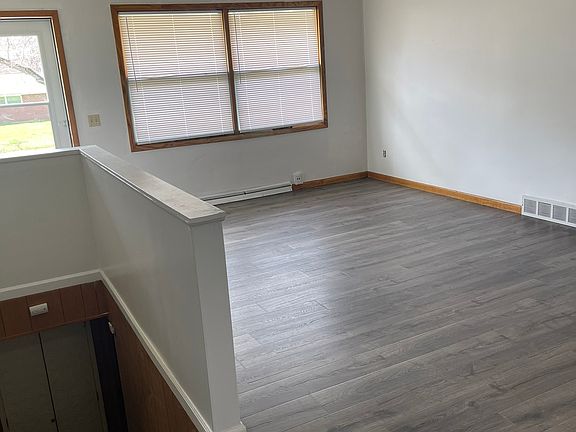 Living room - view of steps to basement