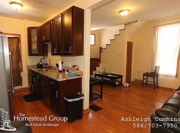5th image of 870 W Buckingham Pl #Coachhouse