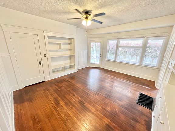 4th image of 2016-2020 E 3rd St #191E7446E