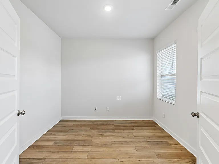 1615 Medinah Ln — Photo 5
