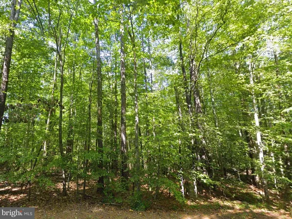 8944 Jessie Dupont Mem Hwy, Kilmarnock, VA 22482
