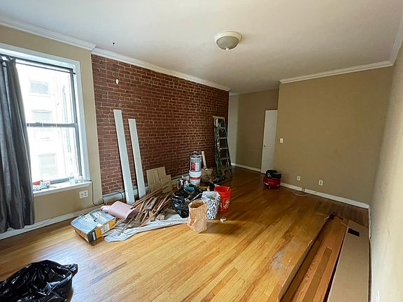 3rd image of 34-22 Crescent St #2