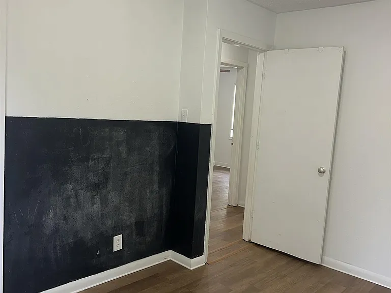 1052 N Lincoln St — Photo 23