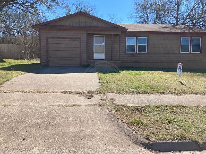 1st image of 705 Morris Dr