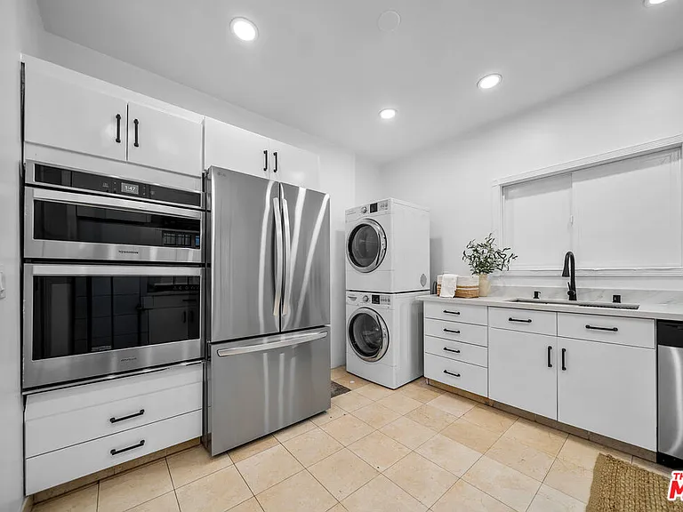 320 Westminster Ave — Photo 31
