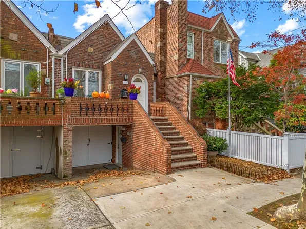 2724 East 27th Street image 3 of 34