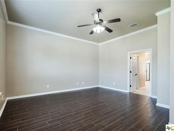 4th image of 502 Crowfoot Dr