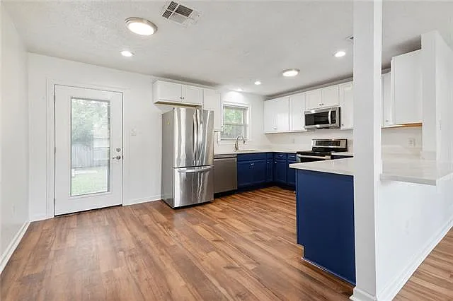 3 bed, 1.0 bath, 1477 sqft, $1,850 — Photo 4