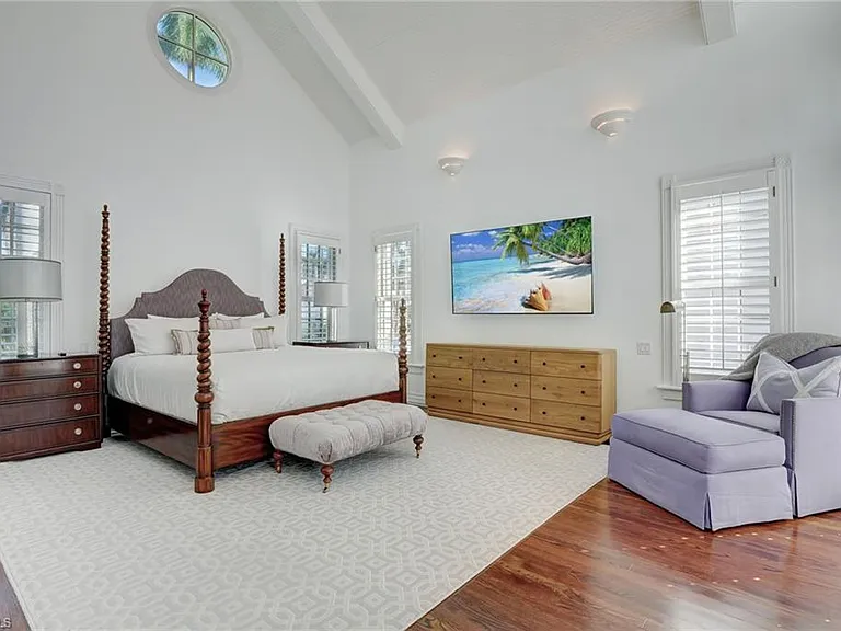 1551 Gulf Shore Blvd S — Photo 26