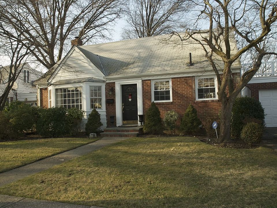 1st image of 144 Brown St