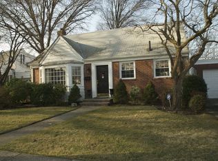 144 Brown St, Mineola, NY 11501