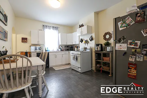 8 Woodmont St Photo 1