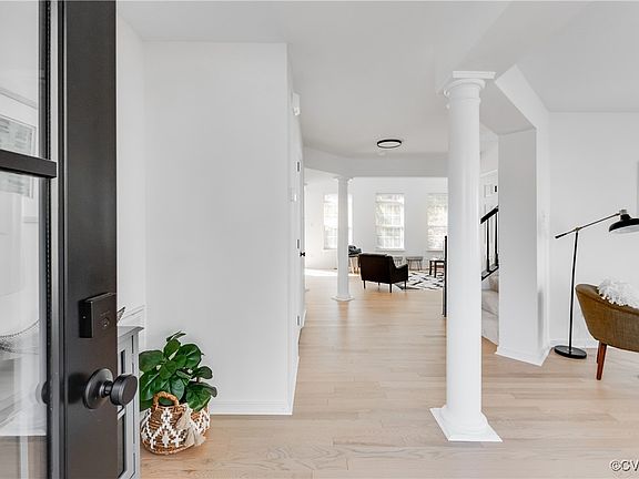 4th image of 904 Farnley Ct