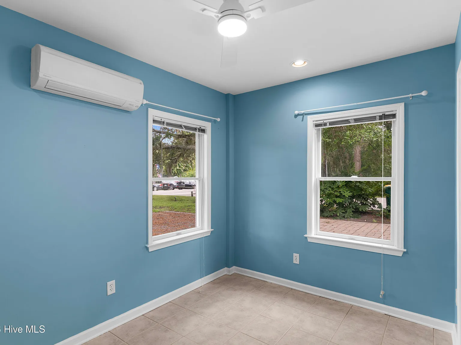 4 bed, 3.0 bath, 2302 sqft, $4,100 — Photo 4