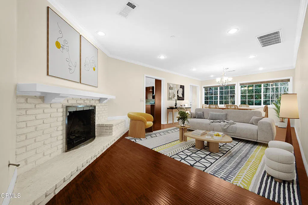 3 bed, 2.0 bath, 1812 sqft, $6,300 — Photo 2