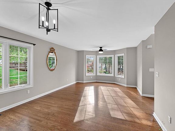 4th image of 5 Campbell Ct
