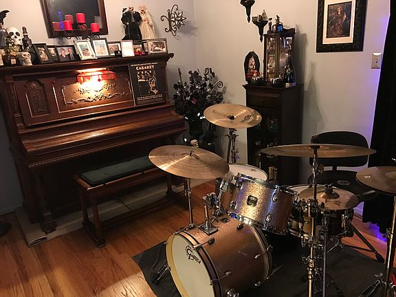 Dining room turned jazz duo 