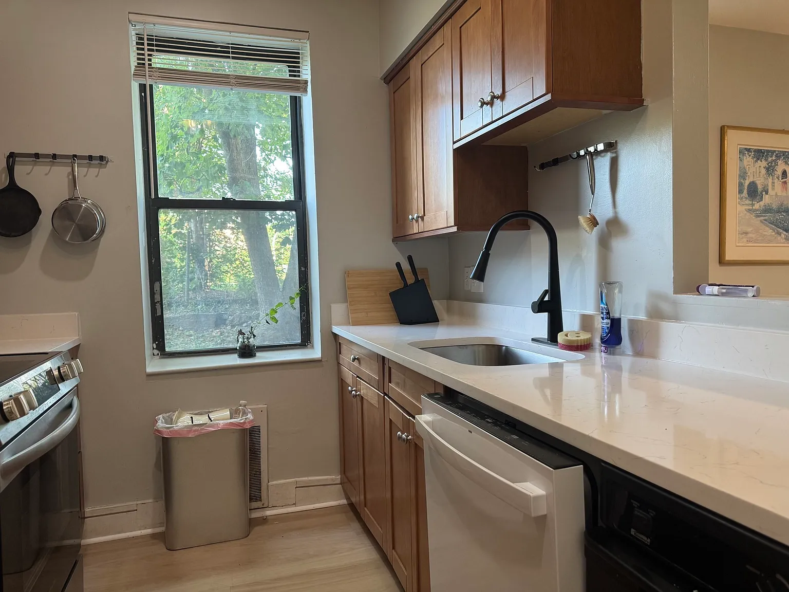 2 bed, 1.0 bath, 1000 sqft, $2,850 — Photo 2