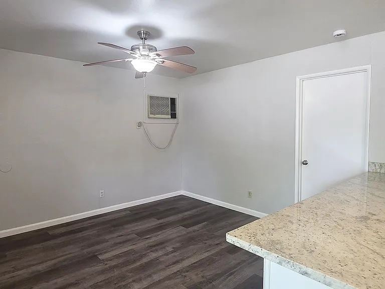 3250 Wright St — Photo 8