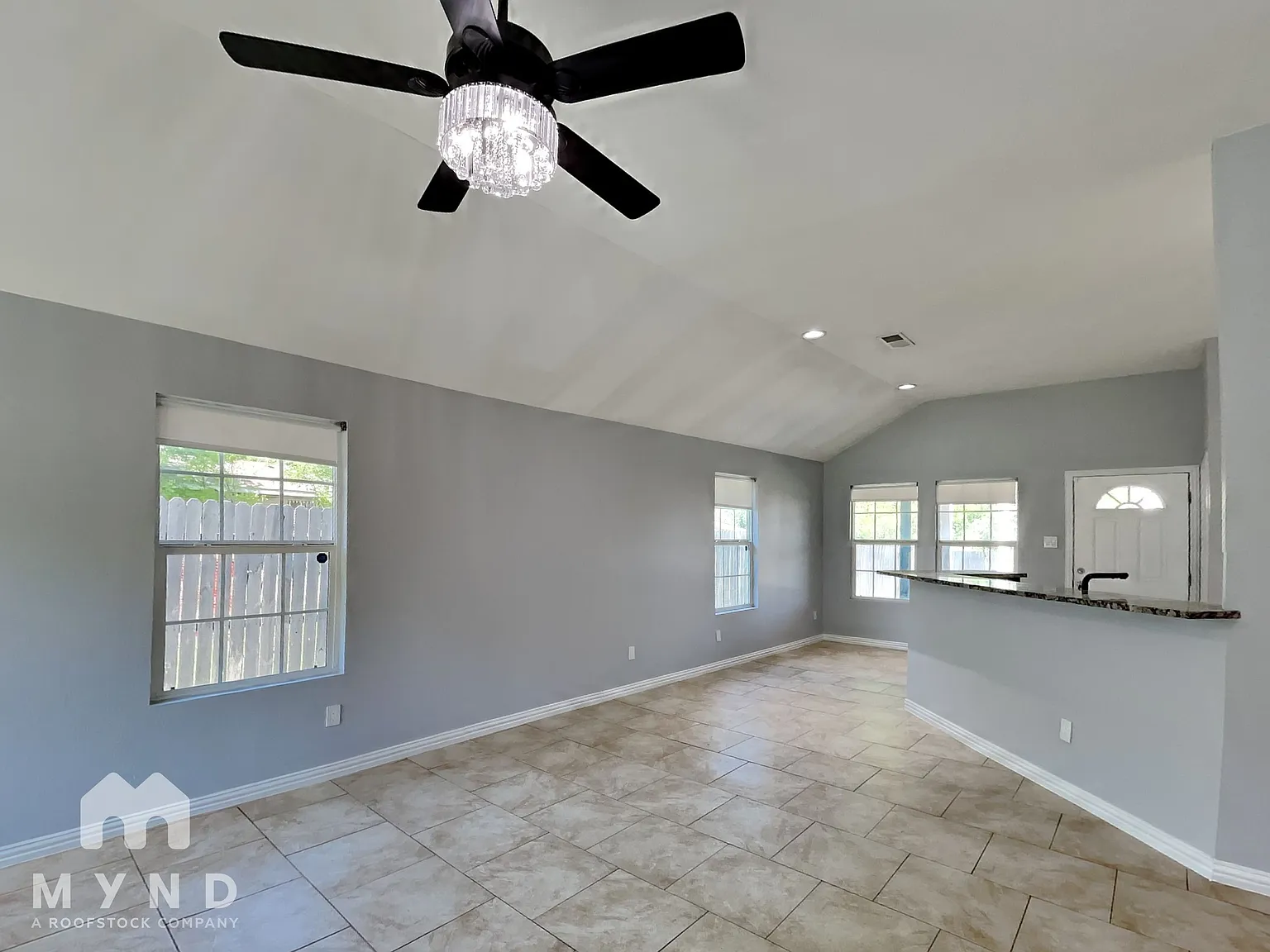 3 bed, 2.0 bath, 1377 sqft, $2,045 — Photo 4