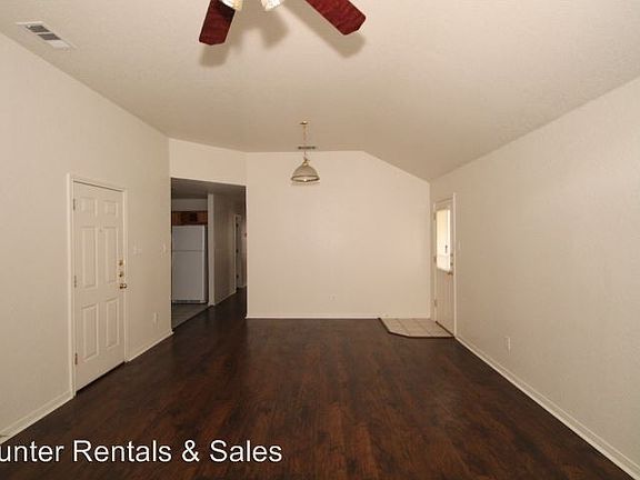 3rd image of 4301 Thunder Creek Dr APT B