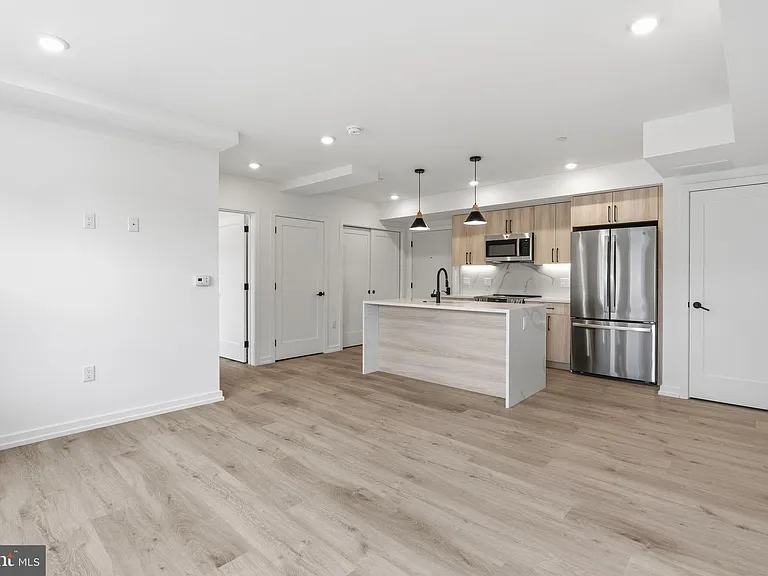 209 New St #5E — Photo 6