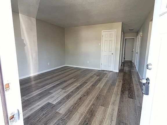 5th image of 1103 Bellvue Dr