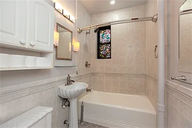 Rented by R New York