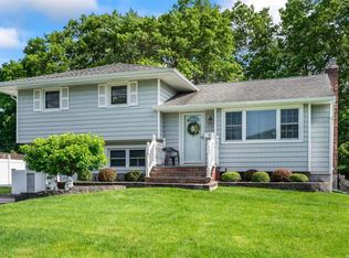 42 Shirley Ct, Commack, NY 11725