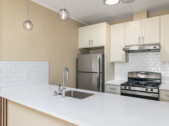 4th image of 1950 Franklin St APT 3