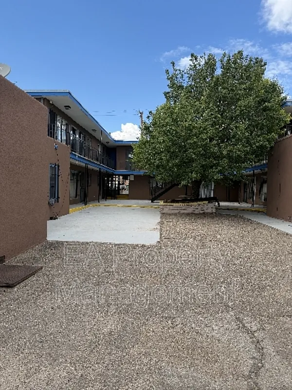 1 bed, 1.0 bath, $875 — Photo 3