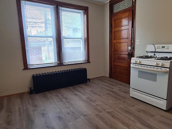 5th image of 2454 W Walton St #1R